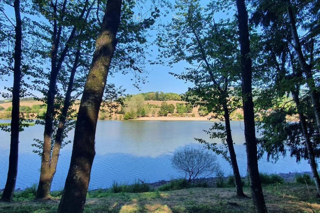 Joli Gite Rural Dans Un Havre De Paix Saint-Bonnet-le-Troncy 外观 照片