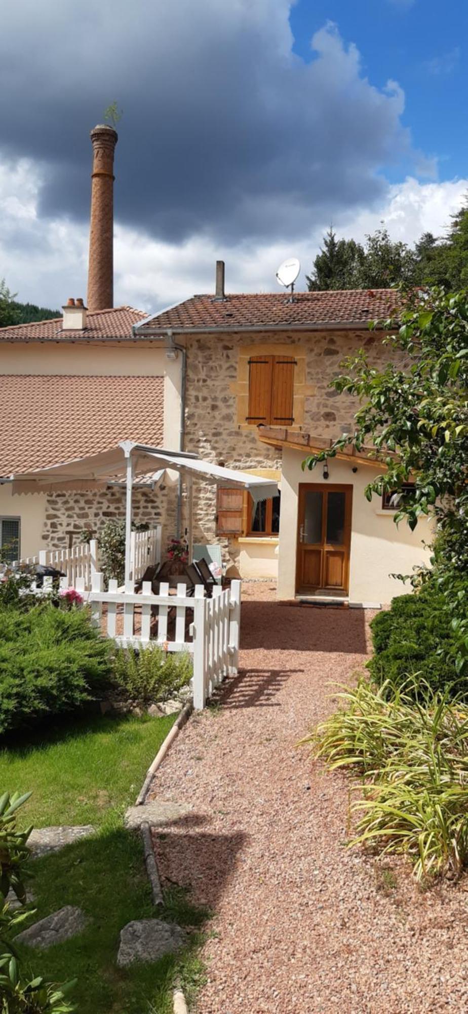 Joli Gite Rural Dans Un Havre De Paix Saint-Bonnet-le-Troncy 外观 照片